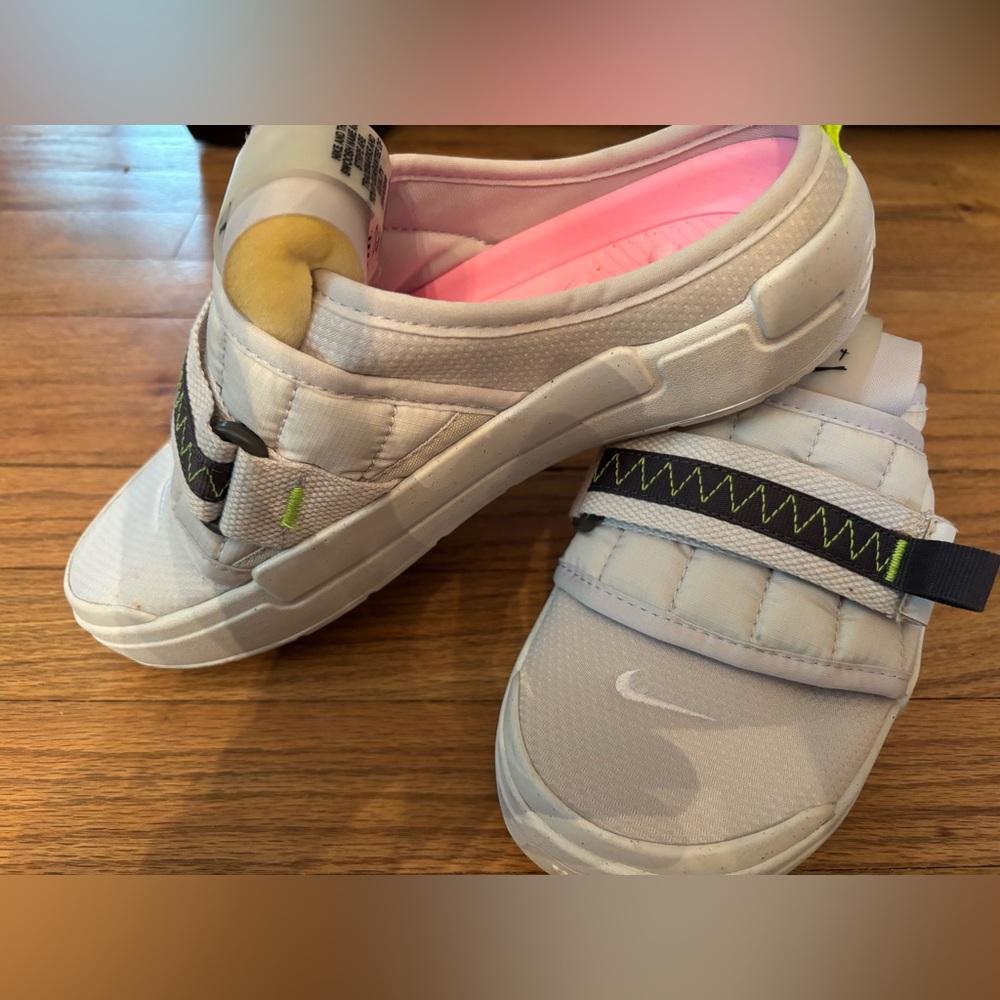 Nike - Picture 2 of 6